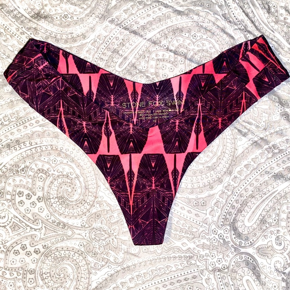 STONE FOX SWIM. BIKINI BOTTOMS. SIZE XS.